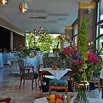 Tennis & Yacht Velden מלון 3*