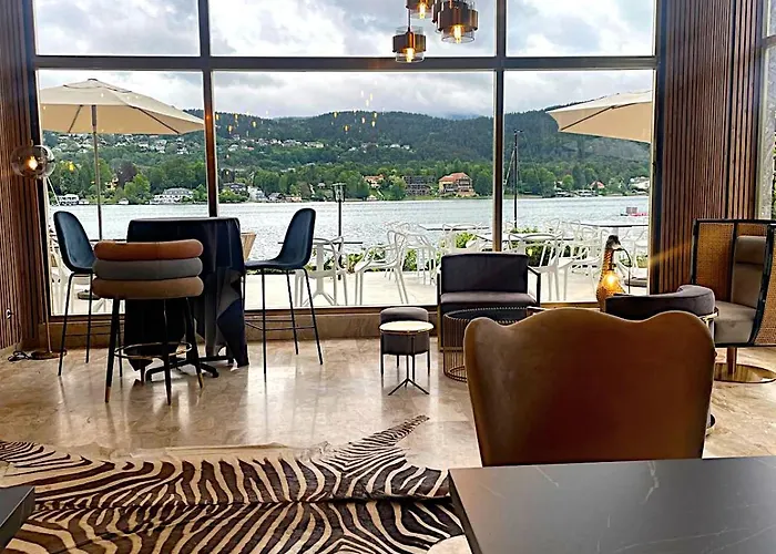 Tennis & Yacht Velden ホテル フェルデン・アム・ヴェルターゼー